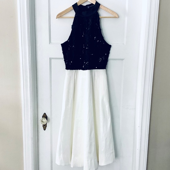 Black & White 3D Sequin Applique Taffeta Fit & Flare Dress Size S Halter Party - Picture 4 of 13